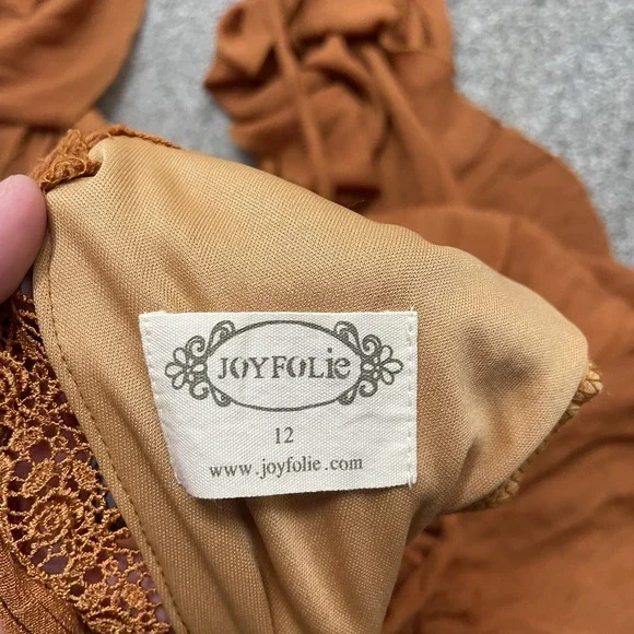 Charming Kids Dress in Warm Brown - Picture 8 of 10